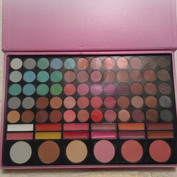 Makeup set - Picture 3 of 8